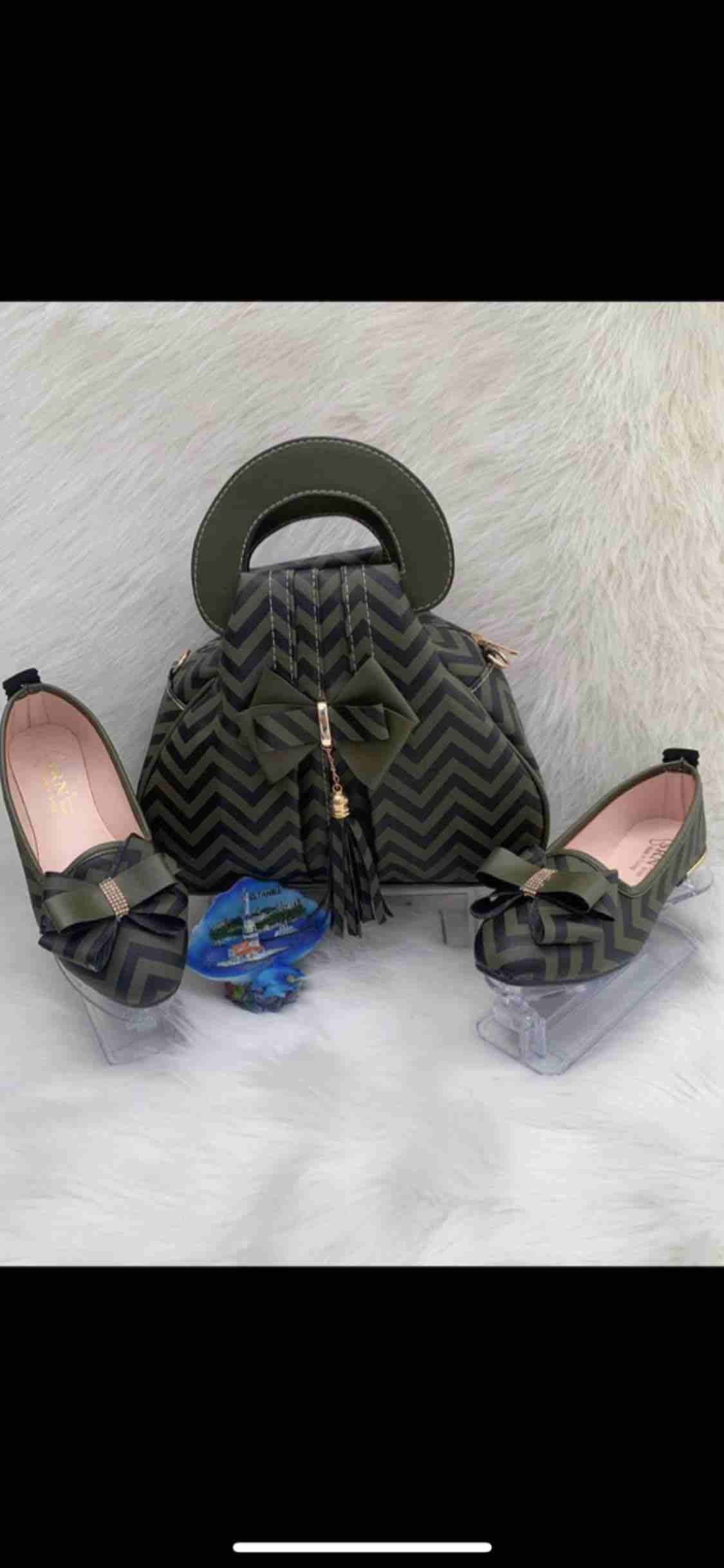 سيت حقيبه وحذاء كامل👜👠💕
القياس 37/40🧚‍♂️
السعر15🧚‍♂️
‎توصيل لكافه محافظات العراق🚘💞