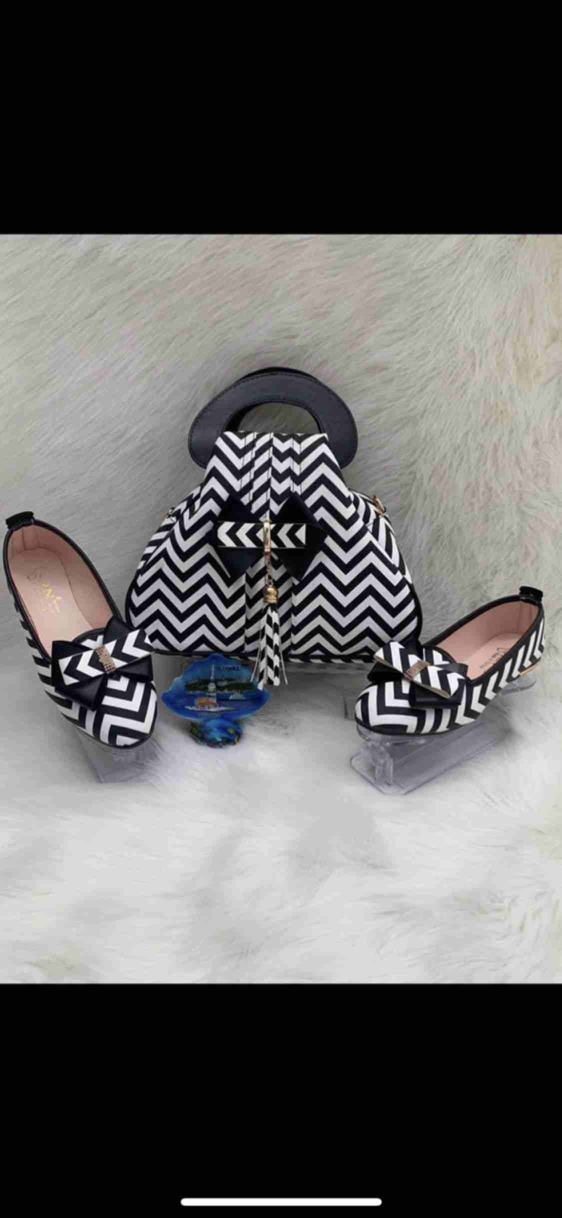 سيت حقيبه وحذاء كامل👜👠💕
القياس 37/40🧚‍♂️
السعر15🧚‍♂️
‎توصيل لكافه محافظات العراق🚘💞